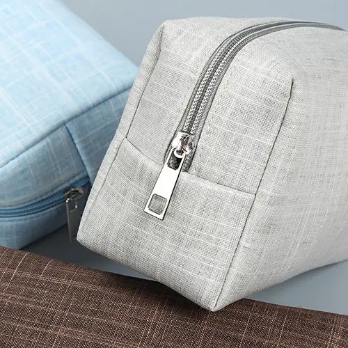 durable-woven-fabric-texture-and-zipper-detail