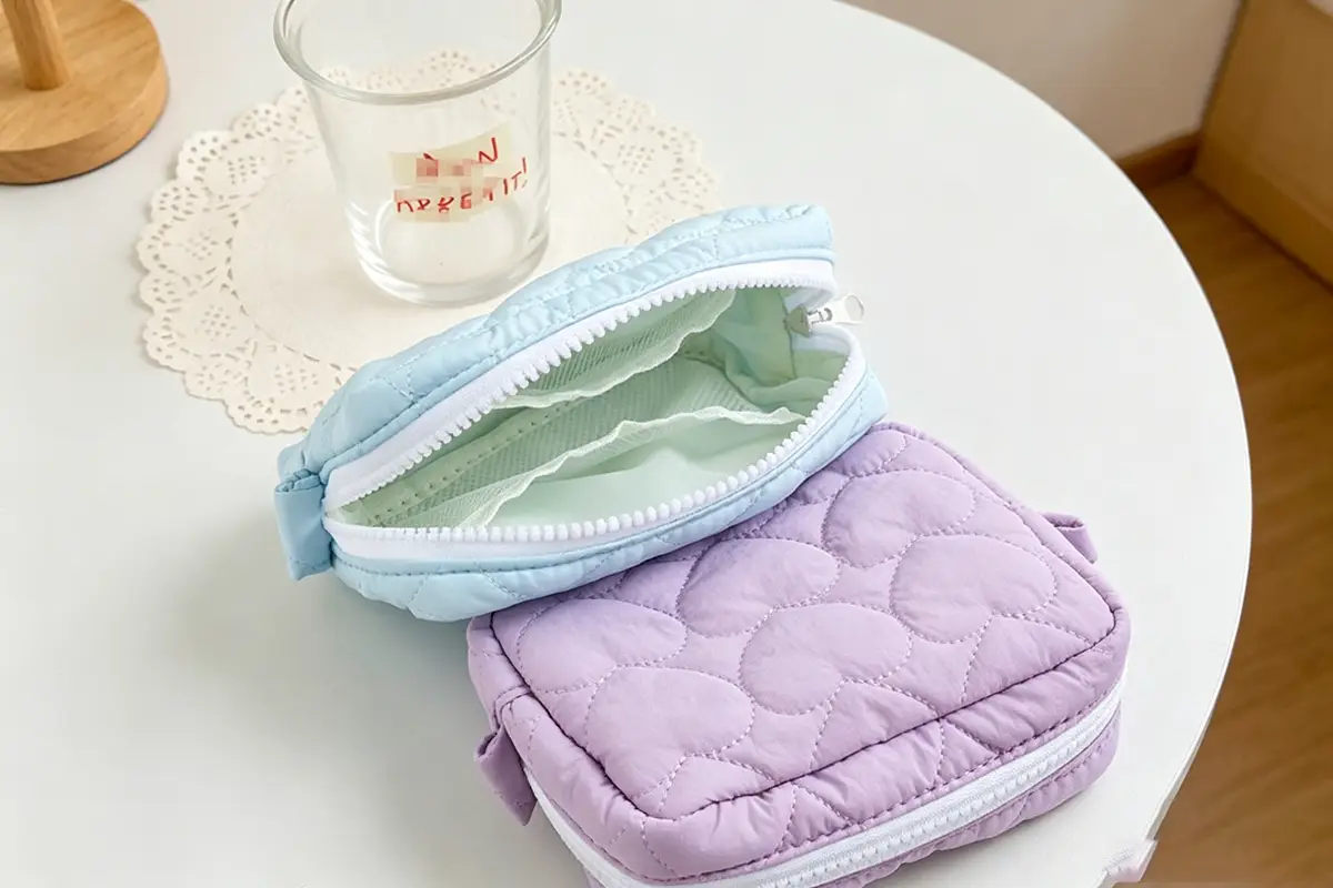 bearky-aesthetic-heart-quilted-cosmetic-bag-lifestyle-organic-cotton