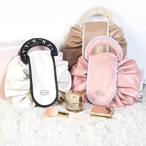 beige-vegan-leather-cosmetic-pouch-with-round-handle beige-vegan-leather-cosmetic-pouch-with-round-handle