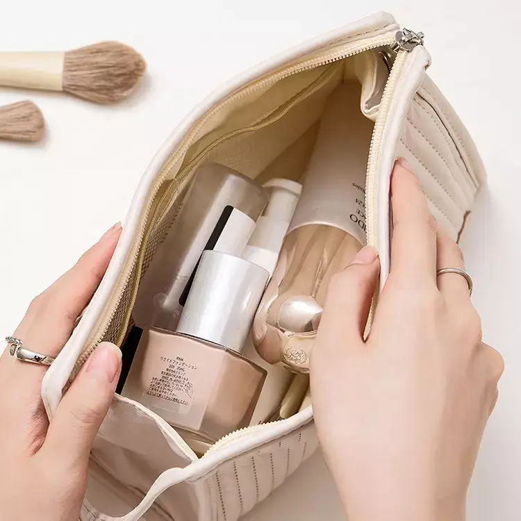 gift-set-cosmetic-clutch-for-holiday-promotions gift-set-cosmetic-clutch-for-holiday-promotions