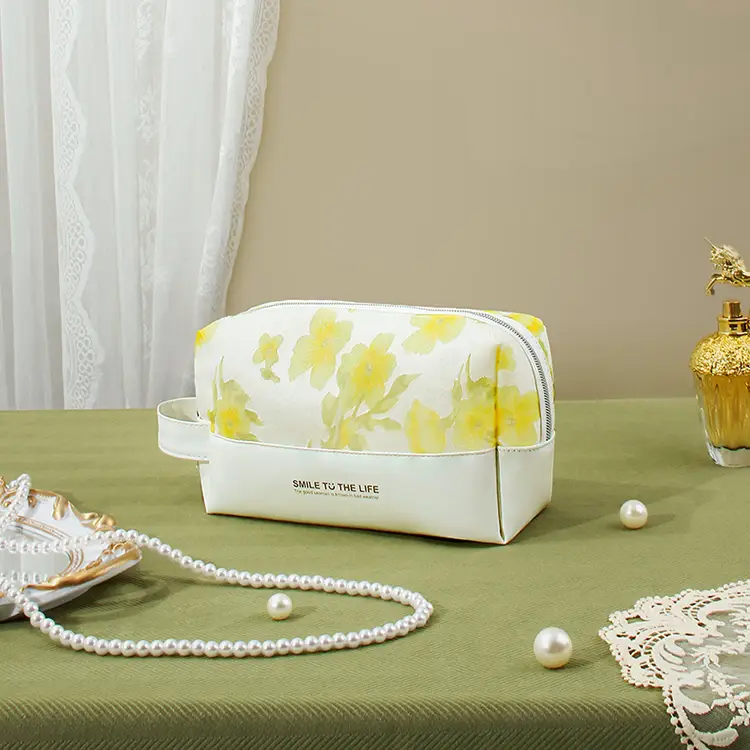 travel-makeup-storage-floral-bag travel-makeup-storage-floral-bag