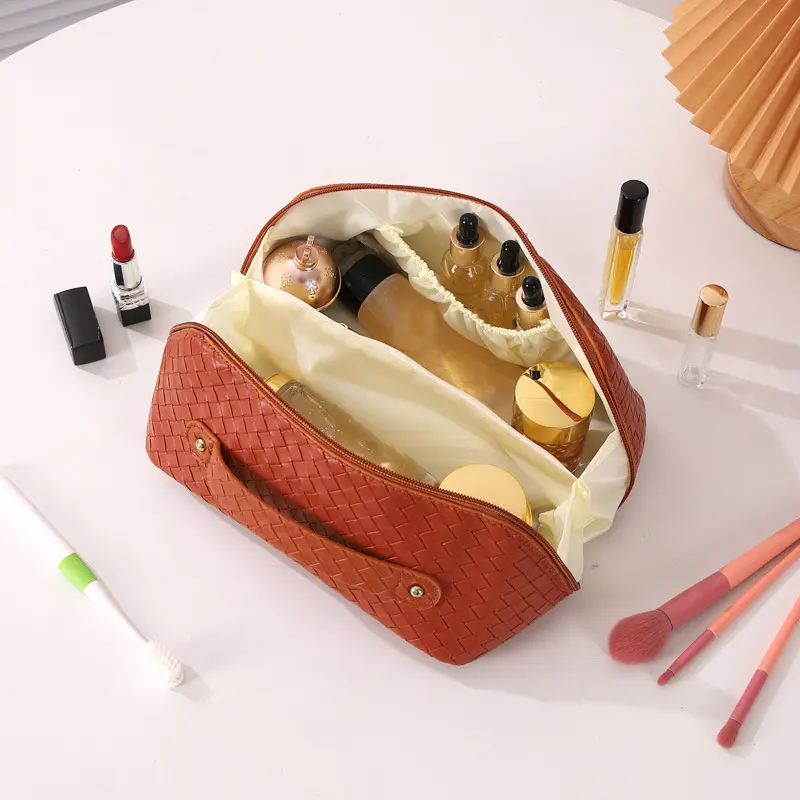 custom-quilted-cosmetic-bag-production custom-quilted-cosmetic-bag-production