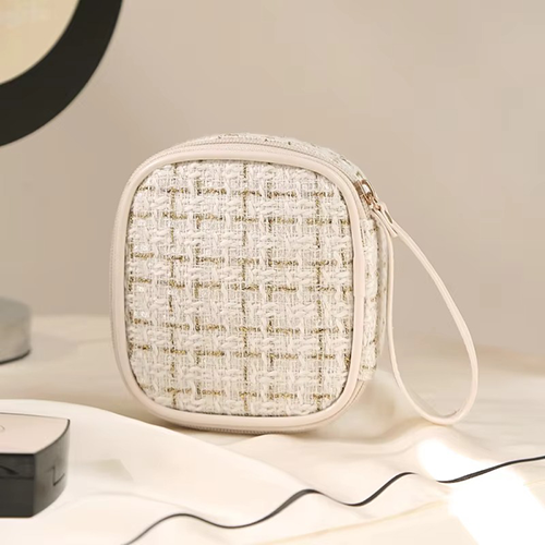 custom-logo-embossed-handle-cosmetic-bag-supplier custom-logo-embossed-handle-cosmetic-bag-supplier