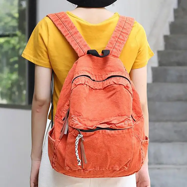 ergonomic-shoulder-strap-casual-daypack-features