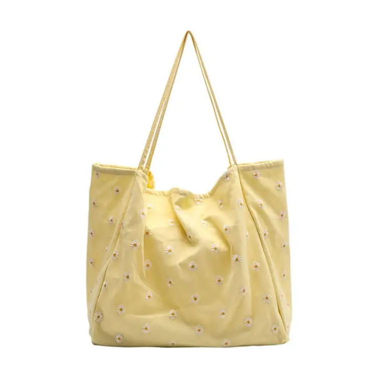 trendy-canvas-beach-bag-detail-02-hardware-interior trendy-canvas-beach-bag-detail-02-hardware-interior