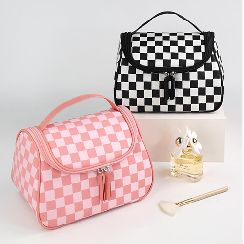 Checkered Pattern Cosmetic Bag – Spacious Portable Travel Makeup Organizer