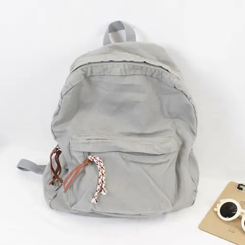 Casual Canvas Backpack with Spacious Design and Modern Appeal